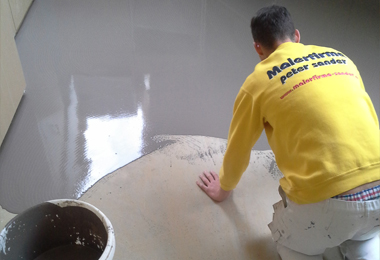 Mitarbeiter der malerfirma sander bei der Arbeit